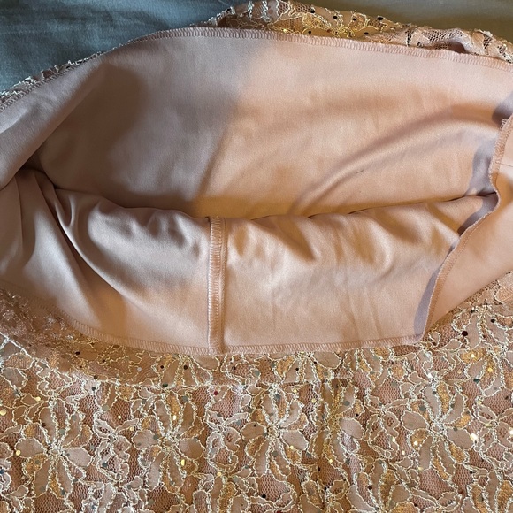 Lace dress - Picture 2 of 6